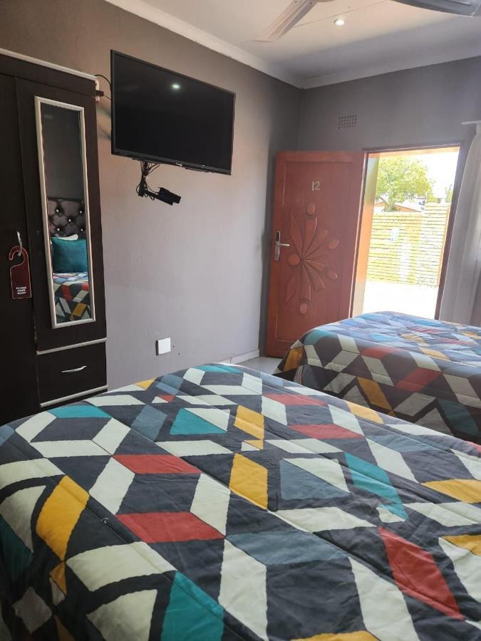 Suits Guest House & Bar Carletonville Exterior photo